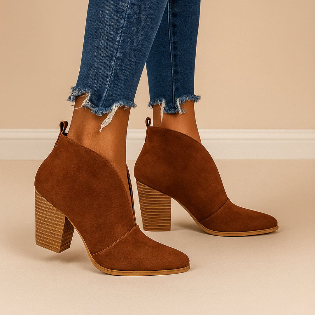 Sienna – Stivaletti con scollo a V e tacco impilato