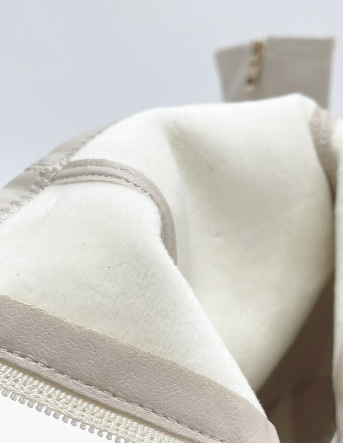 Stivaletti Beige con Tacco Alto e Plateau