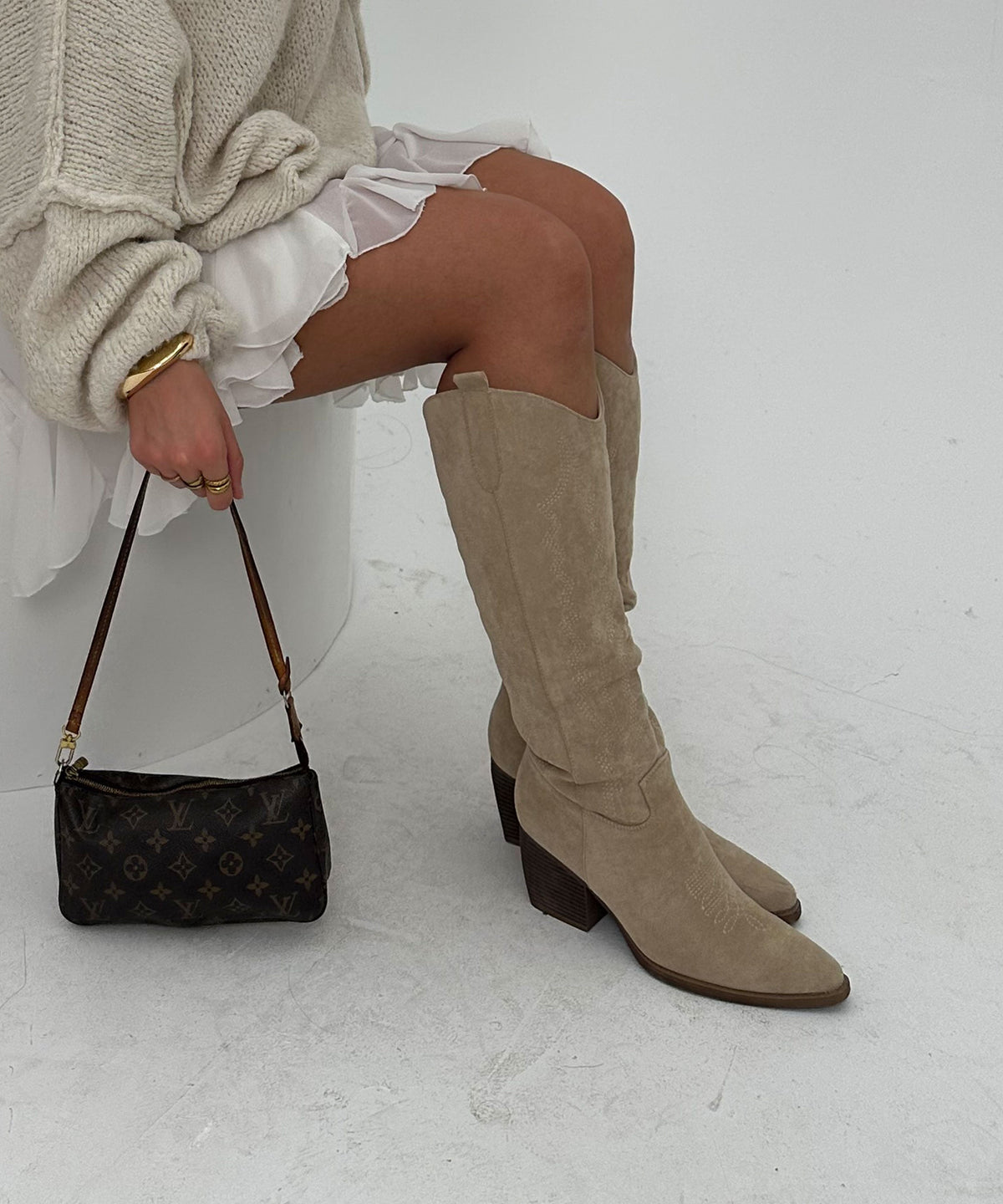 Selenay | Stivali cowboy alti effetto scamosciato beige