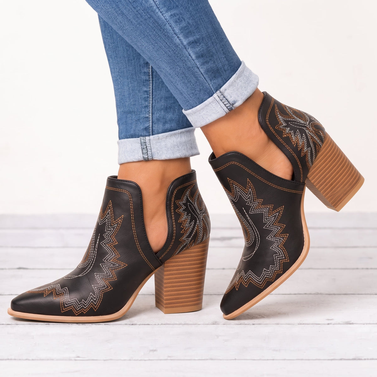 Jolene – Stivaletti western traforati con ricami