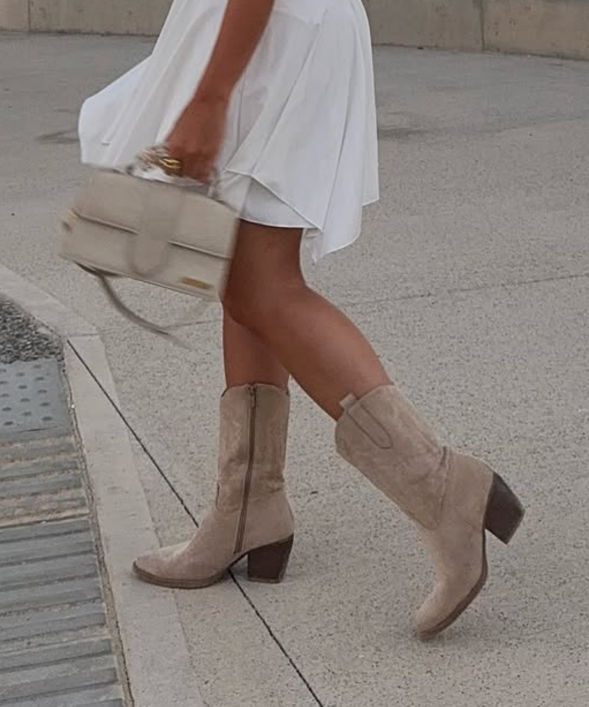 Selenay | Stivali cowboy midi effetto scamosciato beige