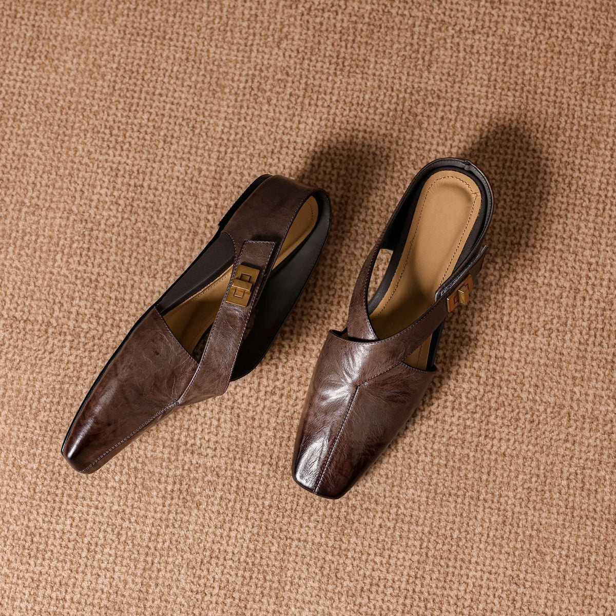 Delysa | Mules in vera pelle con fasce incrociate