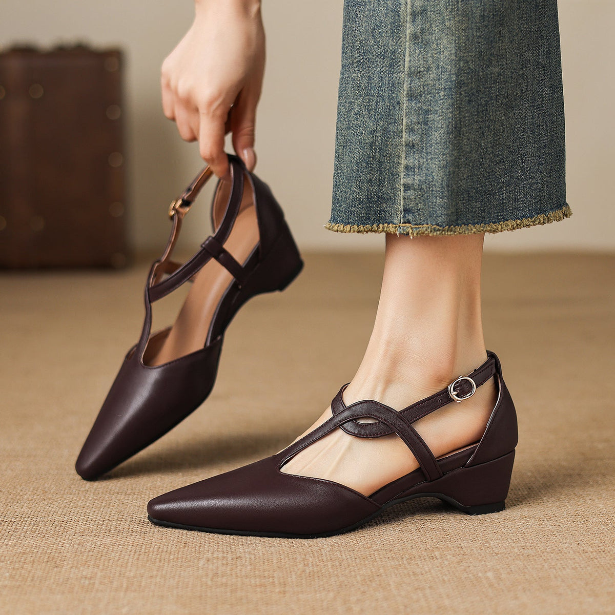 Mia | Scarpe in vera pelle con cinturino a T