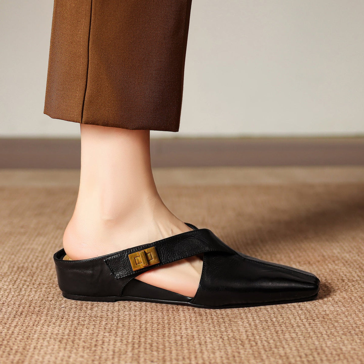 Delysa | Mules in vera pelle con fasce incrociate