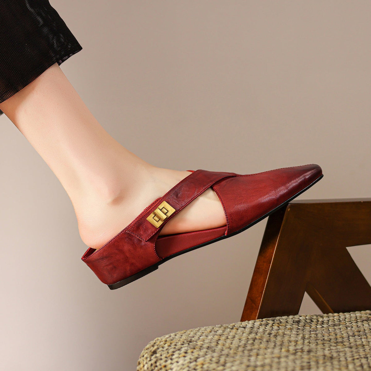 Delysa | Mules in vera pelle con fasce incrociate