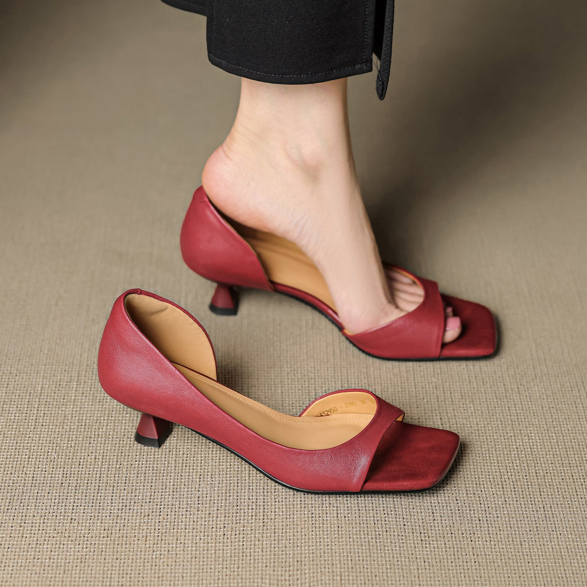 Celin | Décolleté peep-toe con tacco kitten