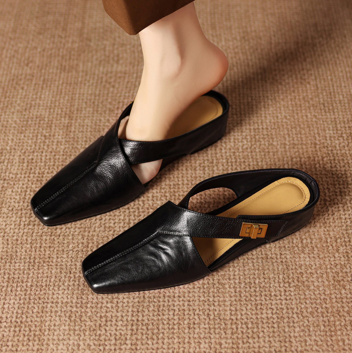 Delysa | Mules in vera pelle con fasce incrociate