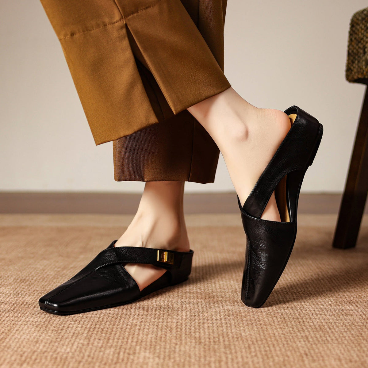 Delysa | Mules in vera pelle con fasce incrociate