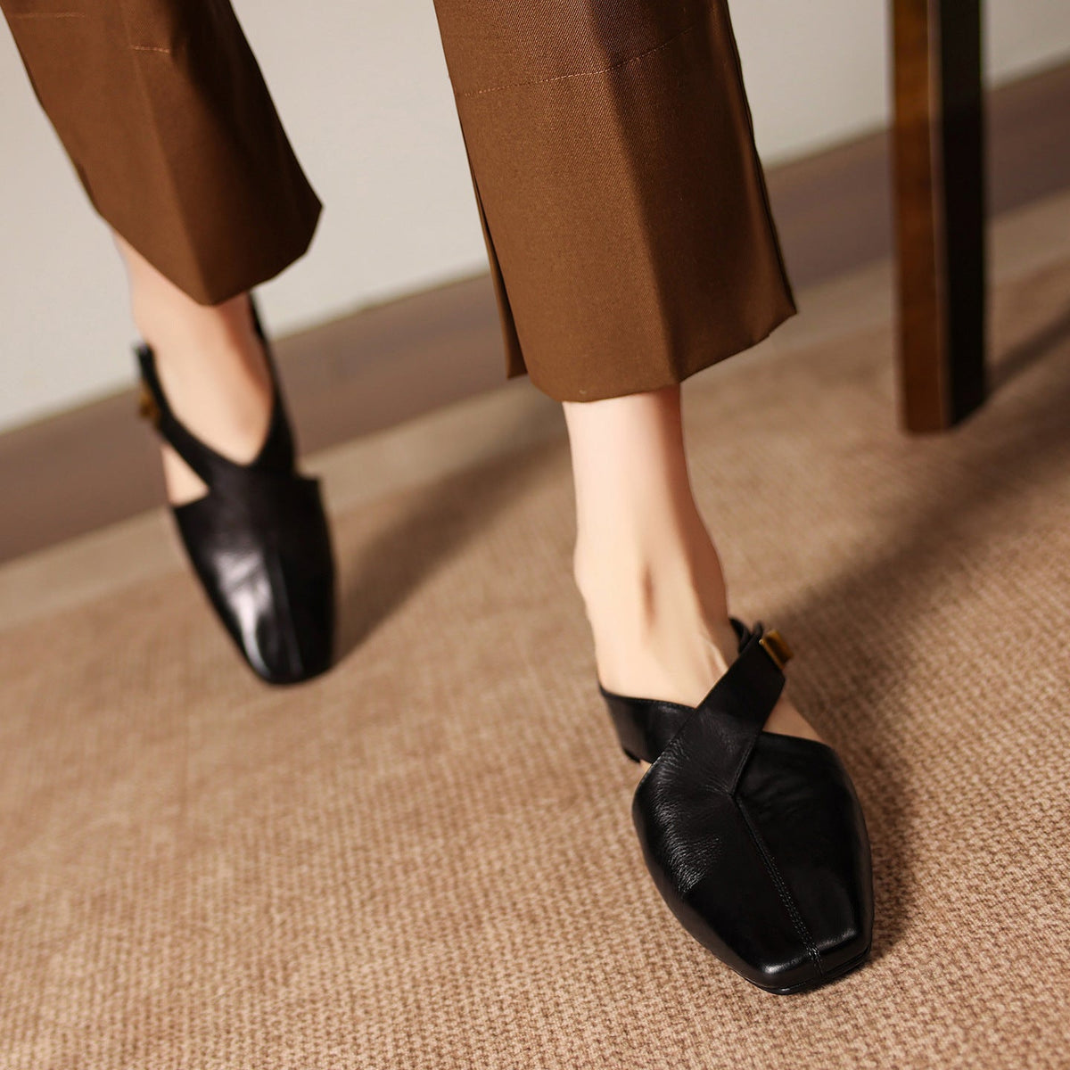 Delysa | Mules in vera pelle con fasce incrociate