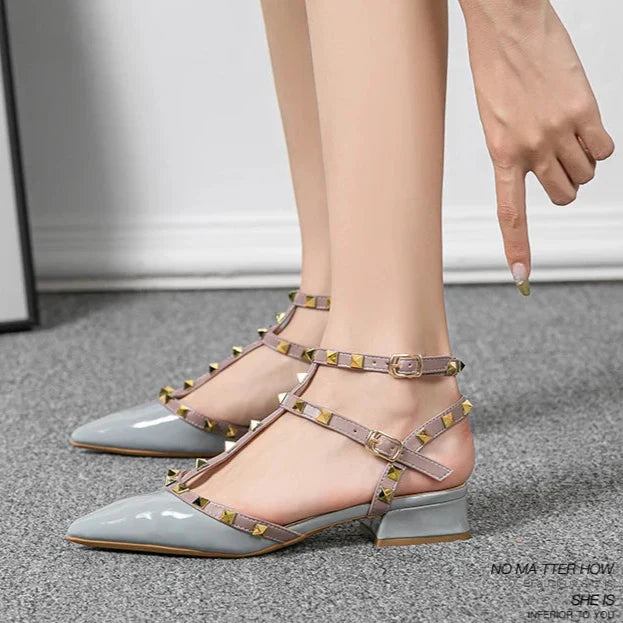 Freja | Scarpe con cinturino e borchie