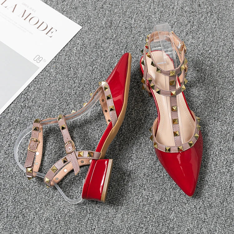 Freja | Scarpe con cinturino e borchie