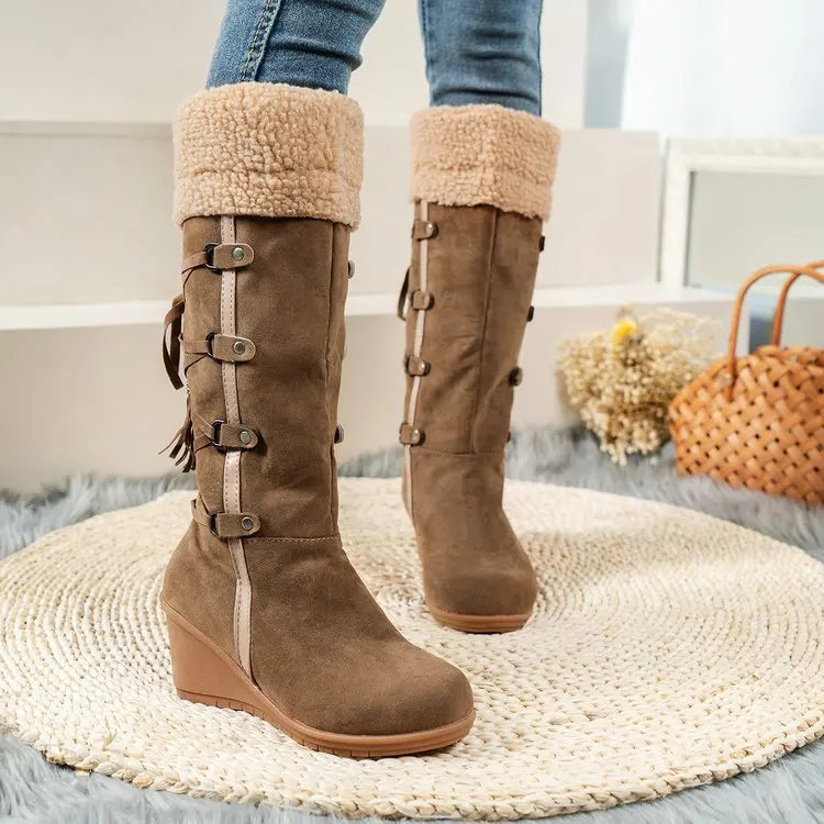 Aspen – Stivaletti con zeppa e bordo in sherpa