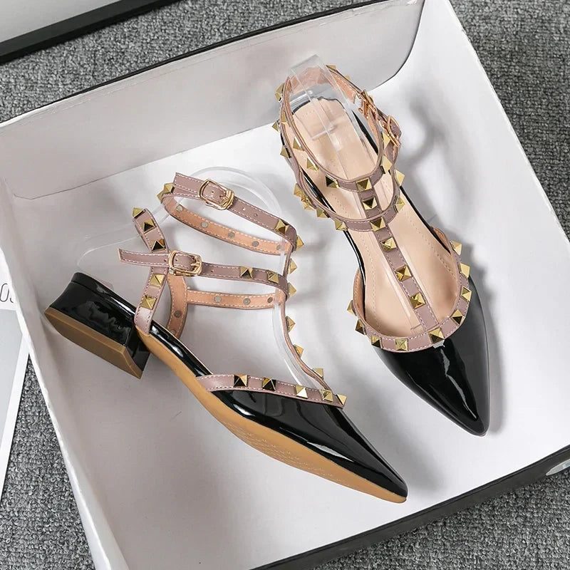 Freja | Scarpe con cinturino e borchie