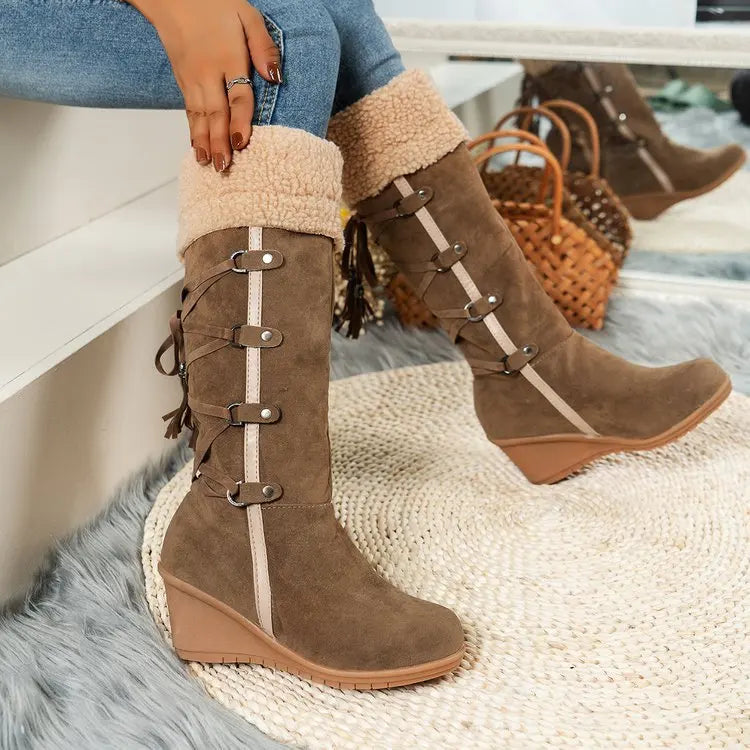 Aspen – Stivaletti con zeppa e bordo in sherpa