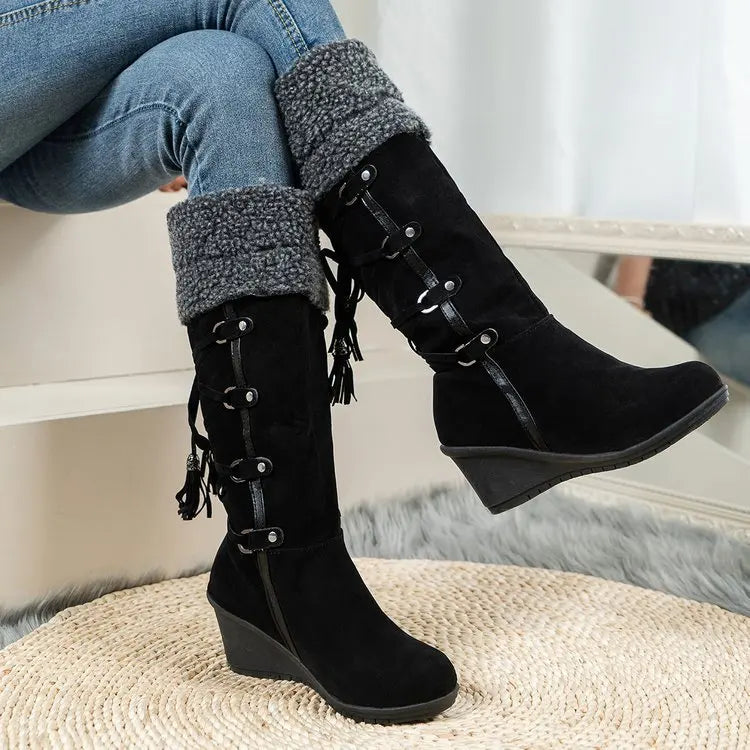 Aspen – Stivaletti con zeppa e bordo in sherpa