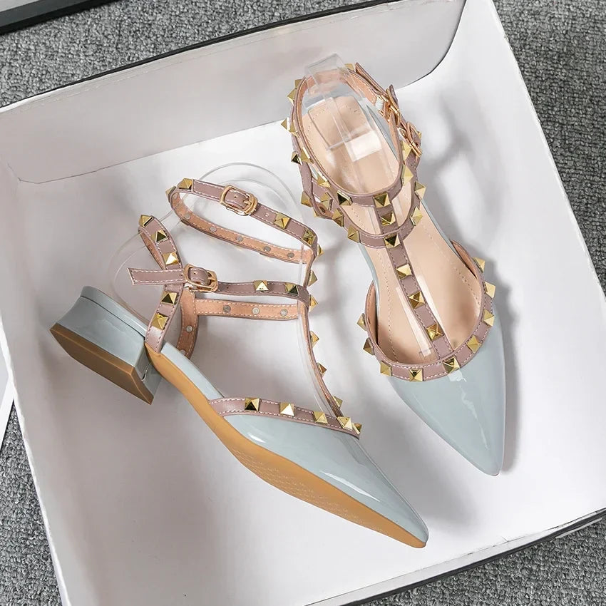 Freja | Scarpe con cinturino e borchie