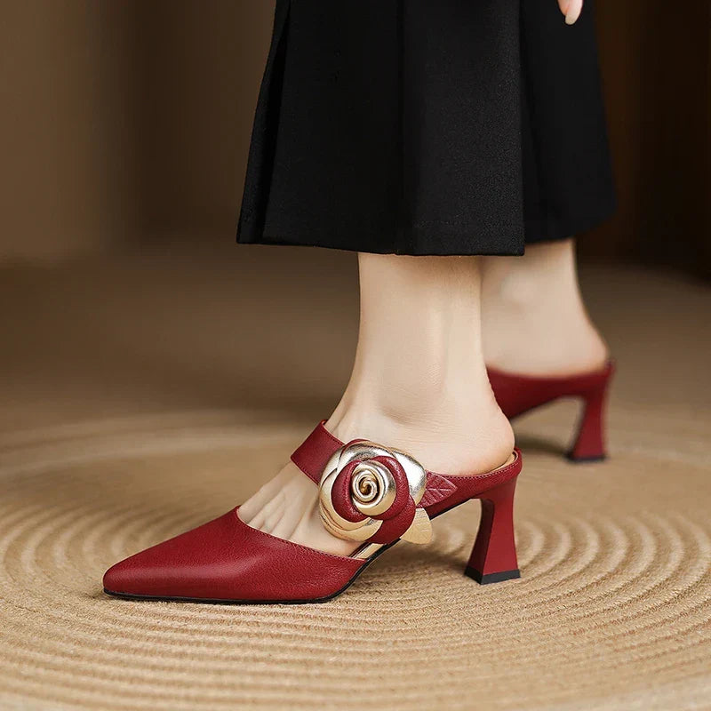 Pina | Mules in vera pelle con rosa applicata