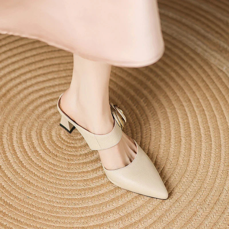 Pina | Mules in vera pelle con rosa applicata