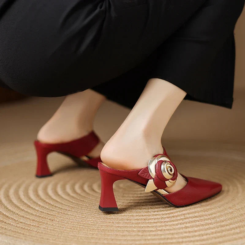 Pina | Mules in vera pelle con rosa applicata