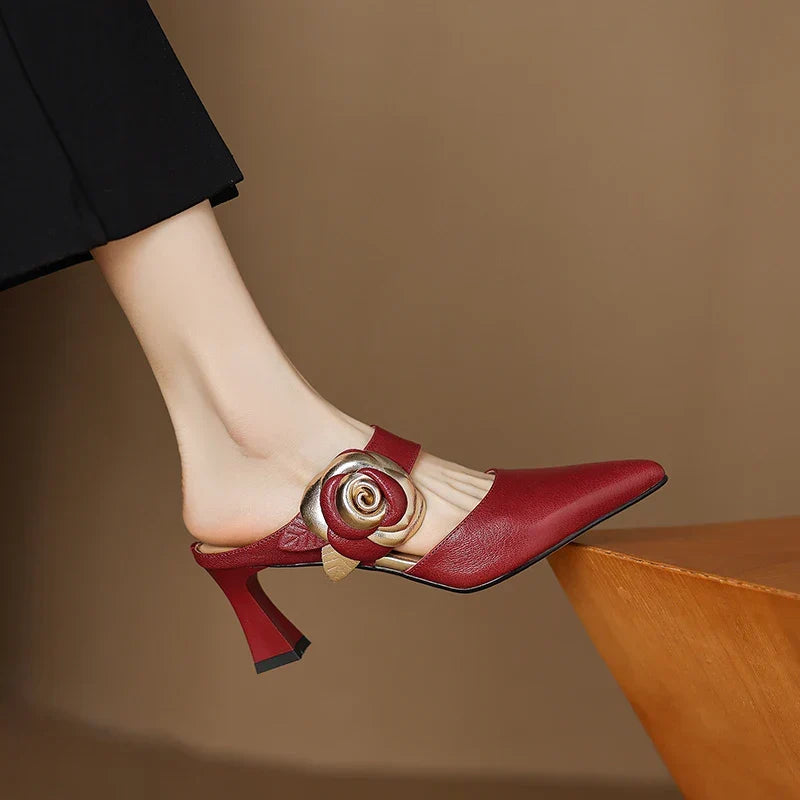 Pina | Mules in vera pelle con rosa applicata
