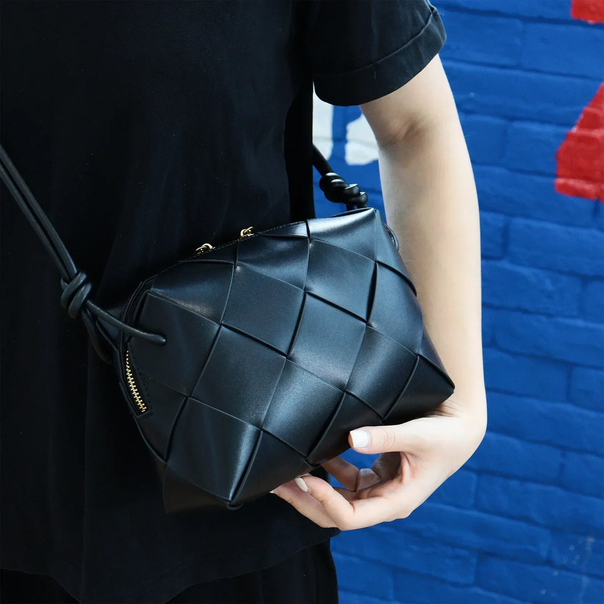 Zélia Medium Leather Crossbody Bag