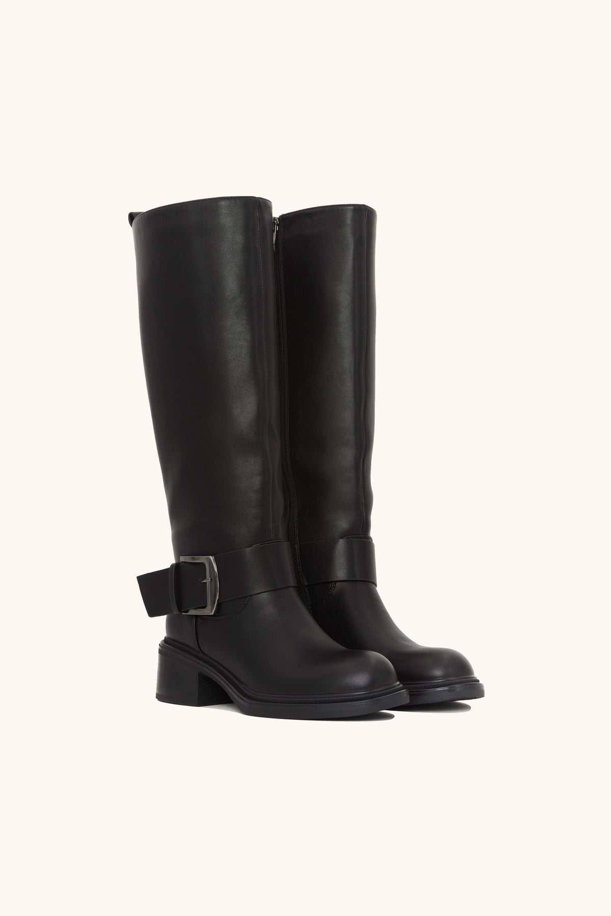 Stivali cavallerizzi neri con fibbia oversize