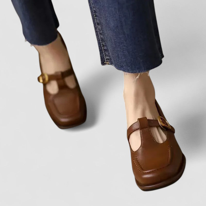 Florence | Scarpe basse con cinturino a T e punta quadrata