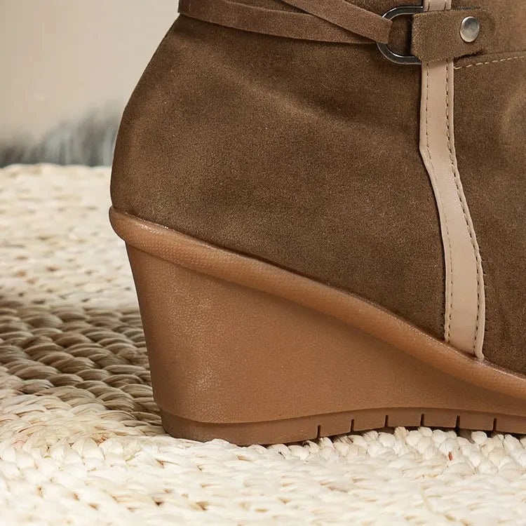 Aspen – Stivaletti con zeppa e bordo in sherpa
