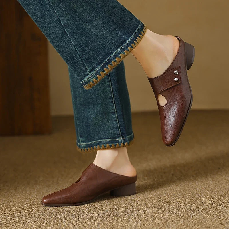 Olga | Mules in vera pelle con fascetta laterale