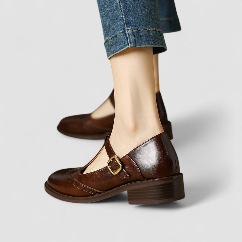 Margot | Scarpe con cinturino a T e traforature