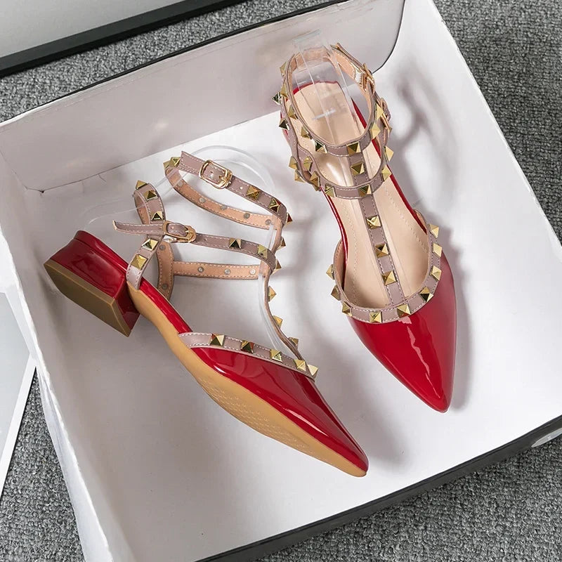 Freja | Scarpe con cinturino e borchie