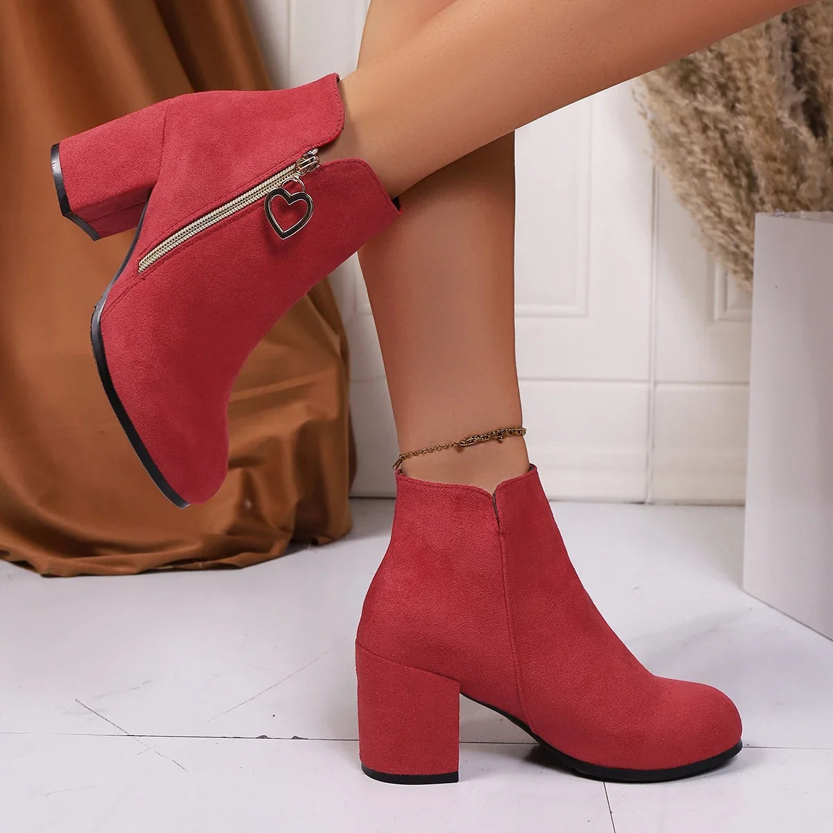 Celeste – Stivali effetto scamosciato con charm a cuore