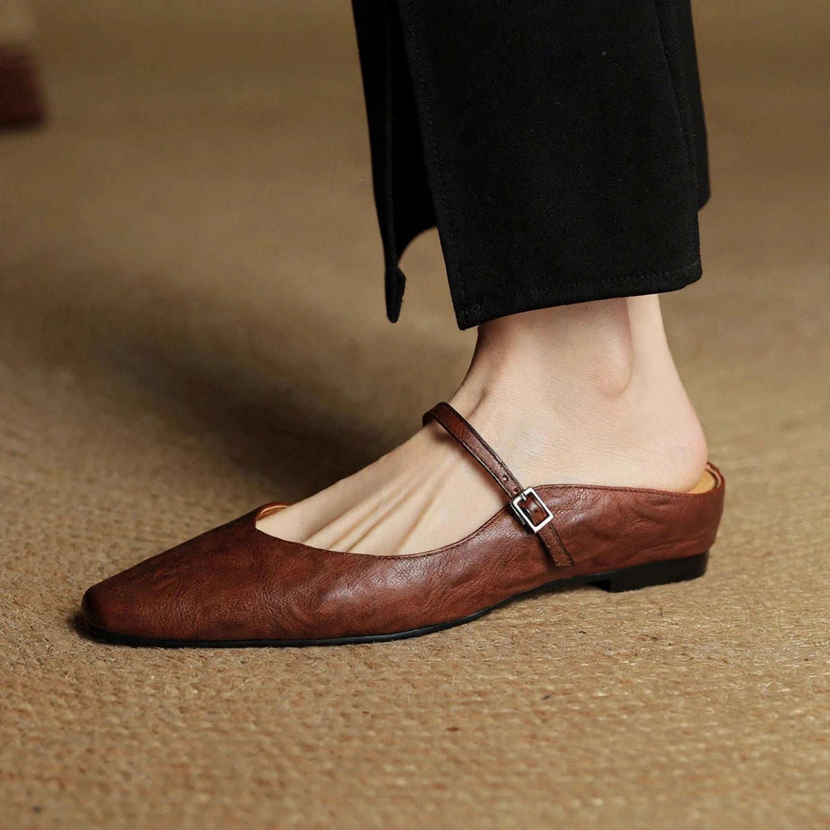 Thalia | Mules in vera pelle con cinturino
