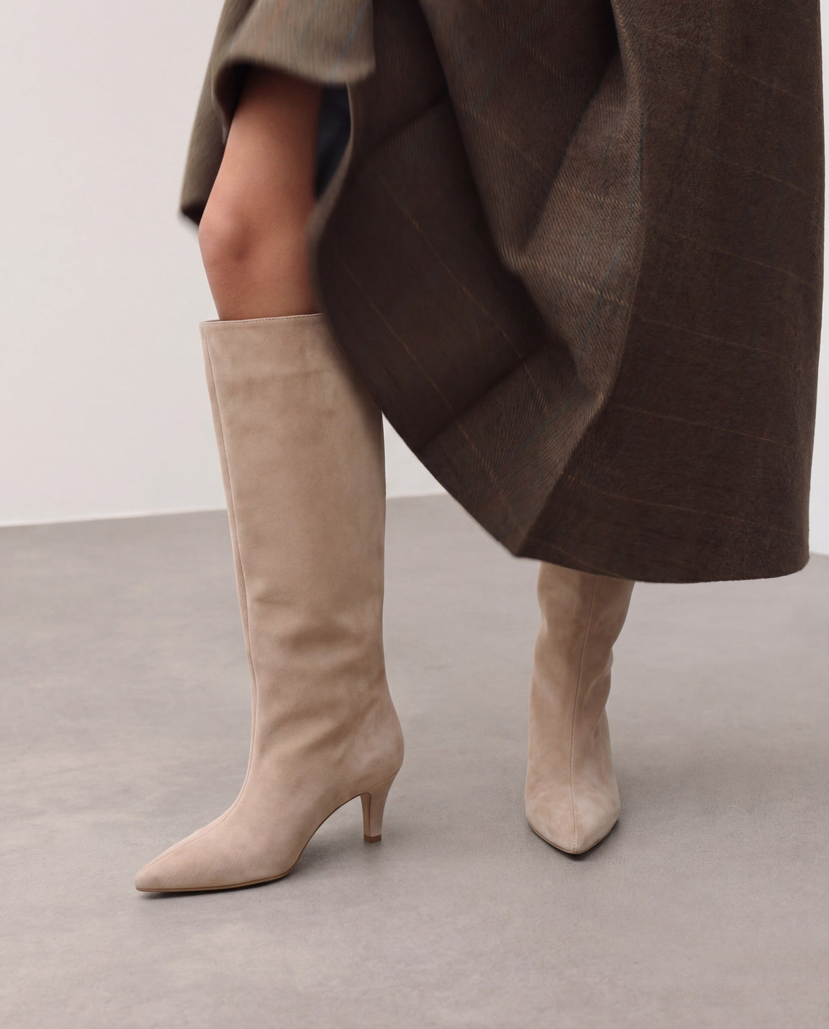 Stivali alti al ginocchio Mona in camoscio - Beige