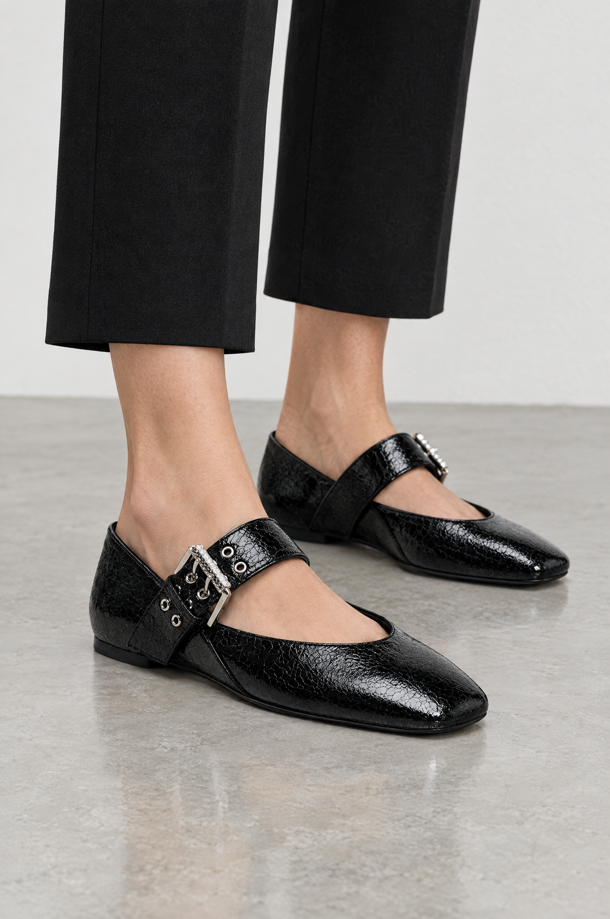 Ballerine Mary Jane nere indossate