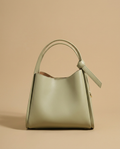 Bolso de Hombro con Hebilla Dorada