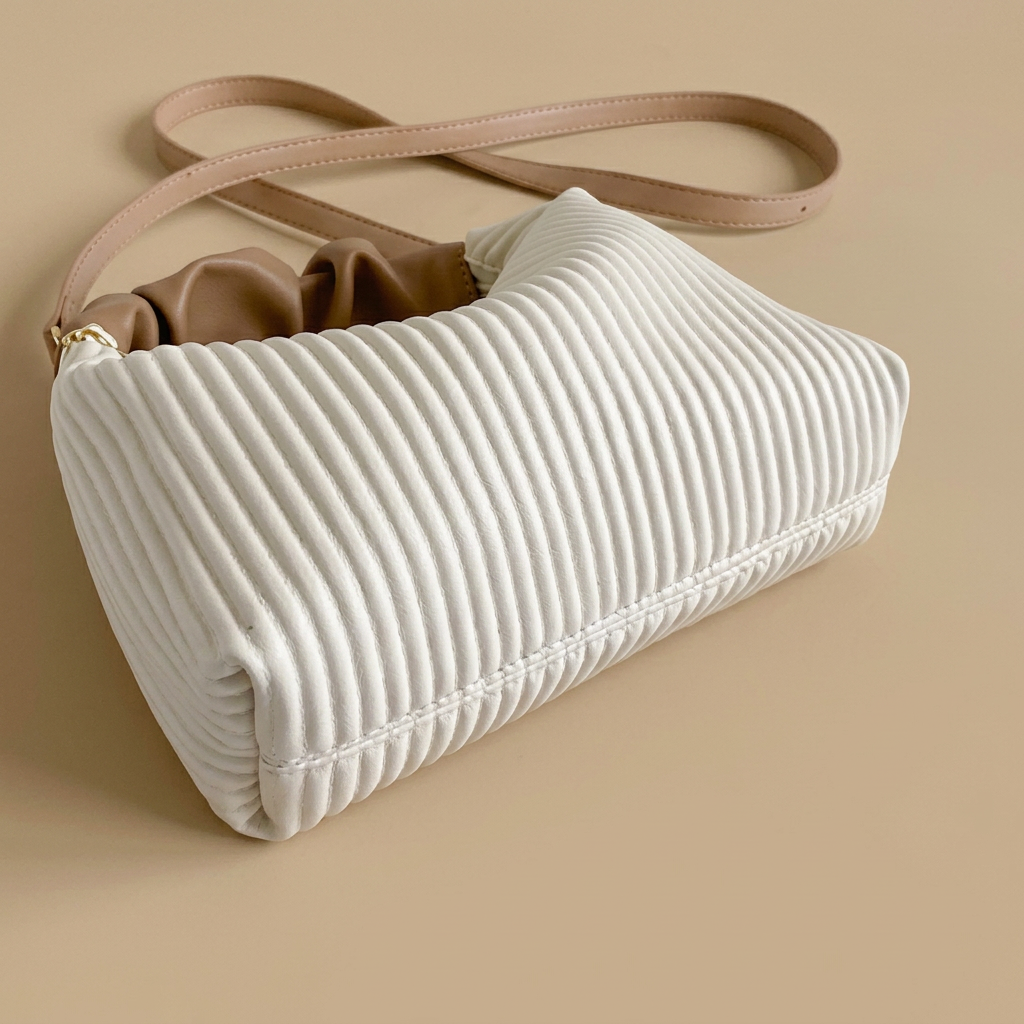 Bolso Cruzado con Asa Plisada