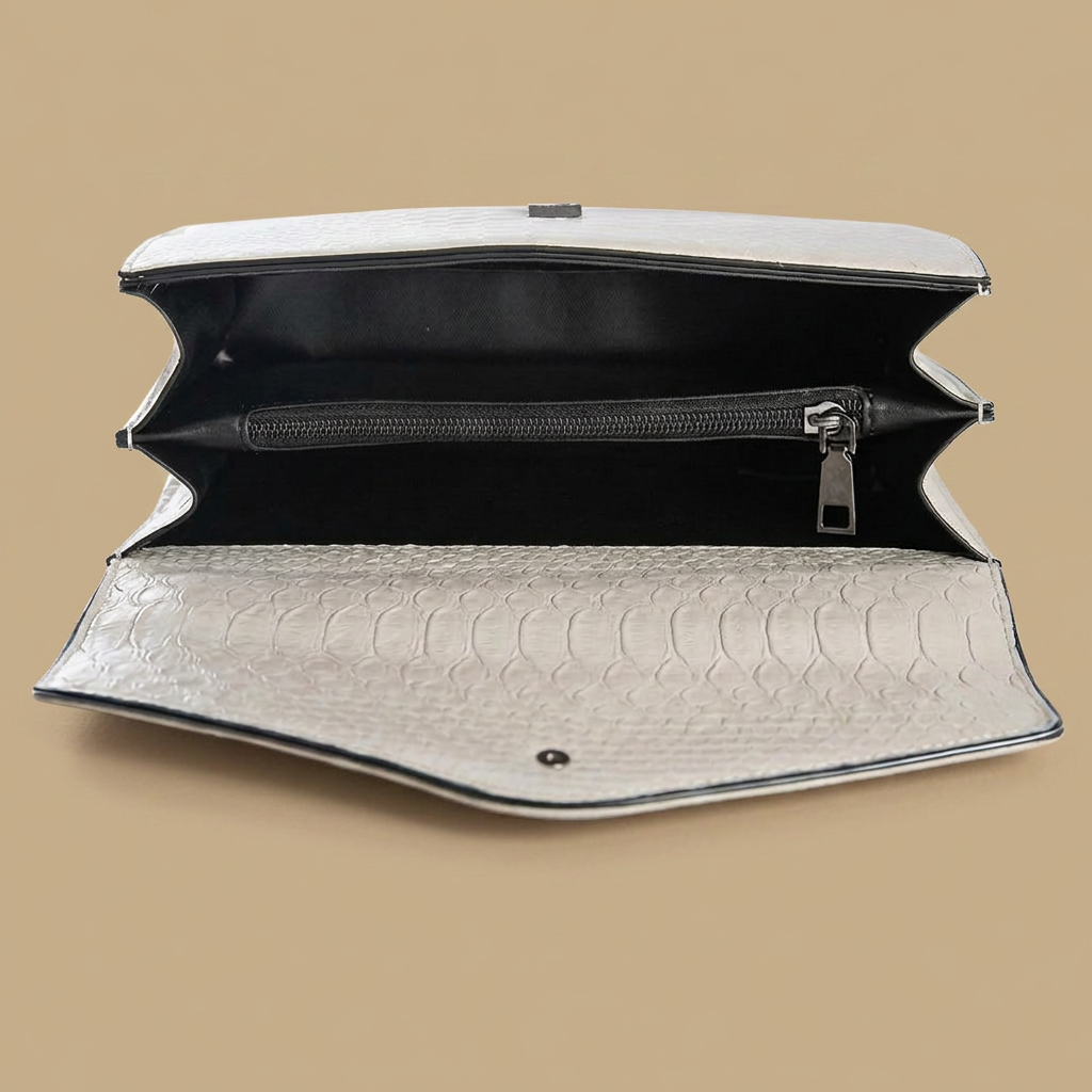 Bolso Cruzado con Solapa de Piel Grabada de Serpiente