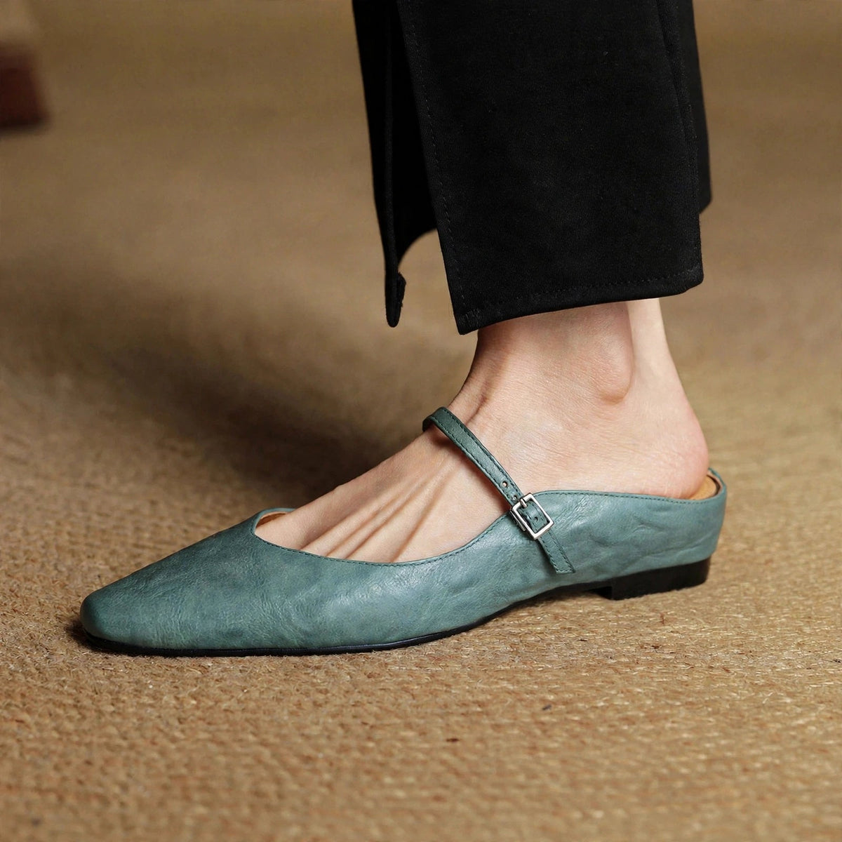 Thalia | Mules in vera pelle con cinturino