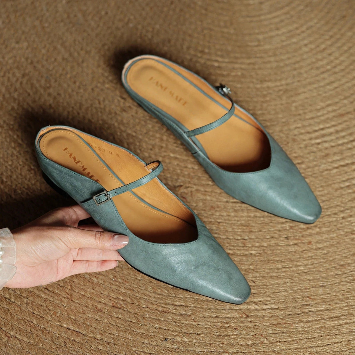 Thalia | Mules in vera pelle con cinturino