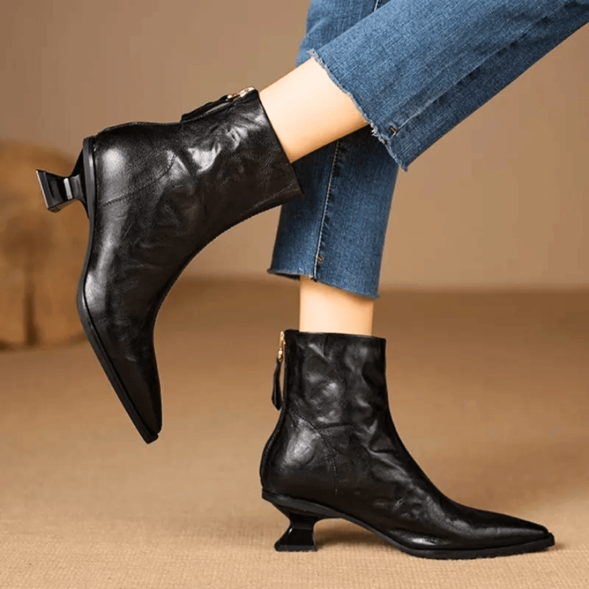 Bellora – Stivaletti minimal con tacco sagomato