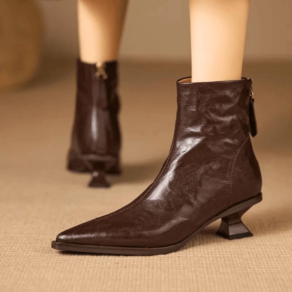 Bellora – Stivaletti minimal con tacco sagomato