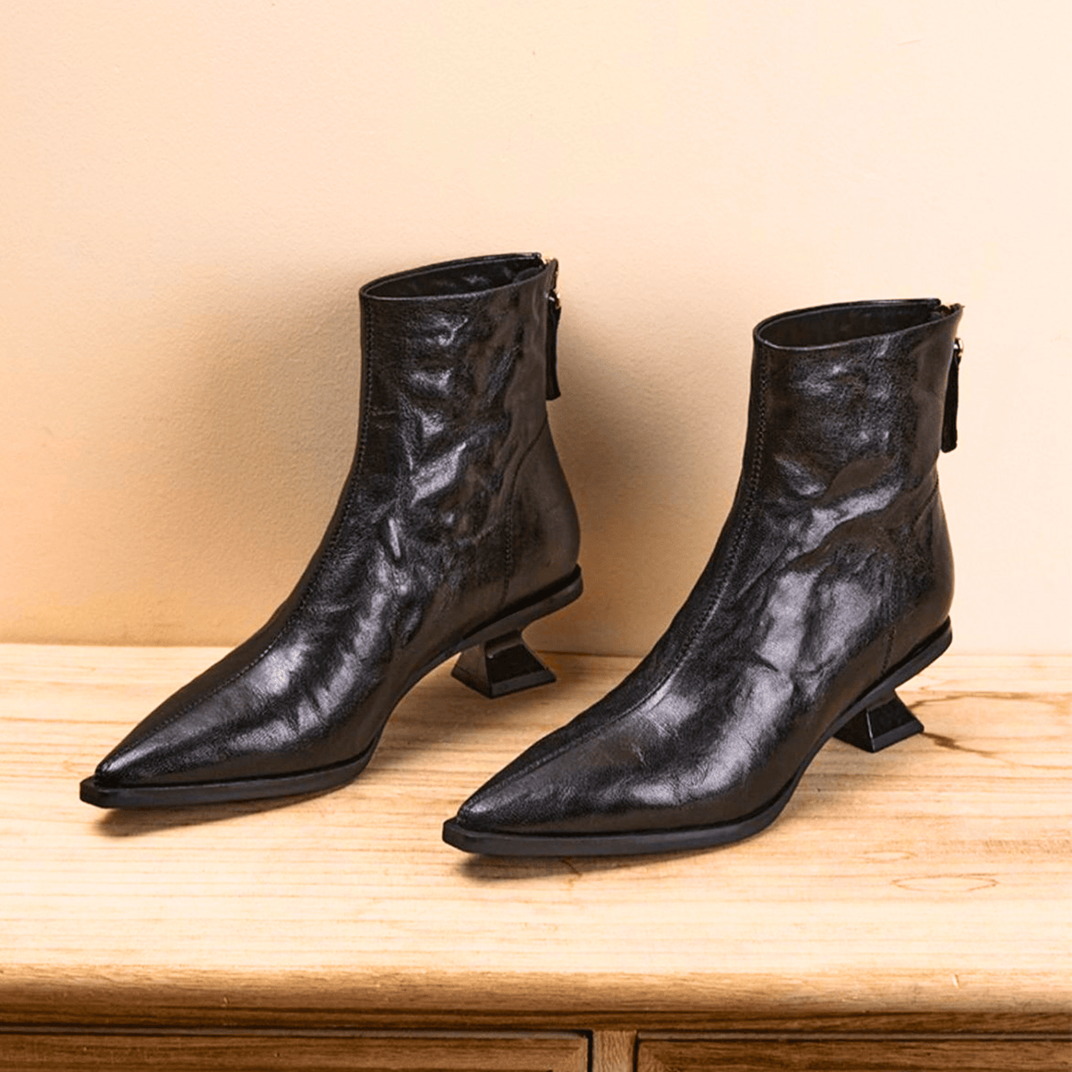 Bellora – Stivaletti minimal con tacco sagomato
