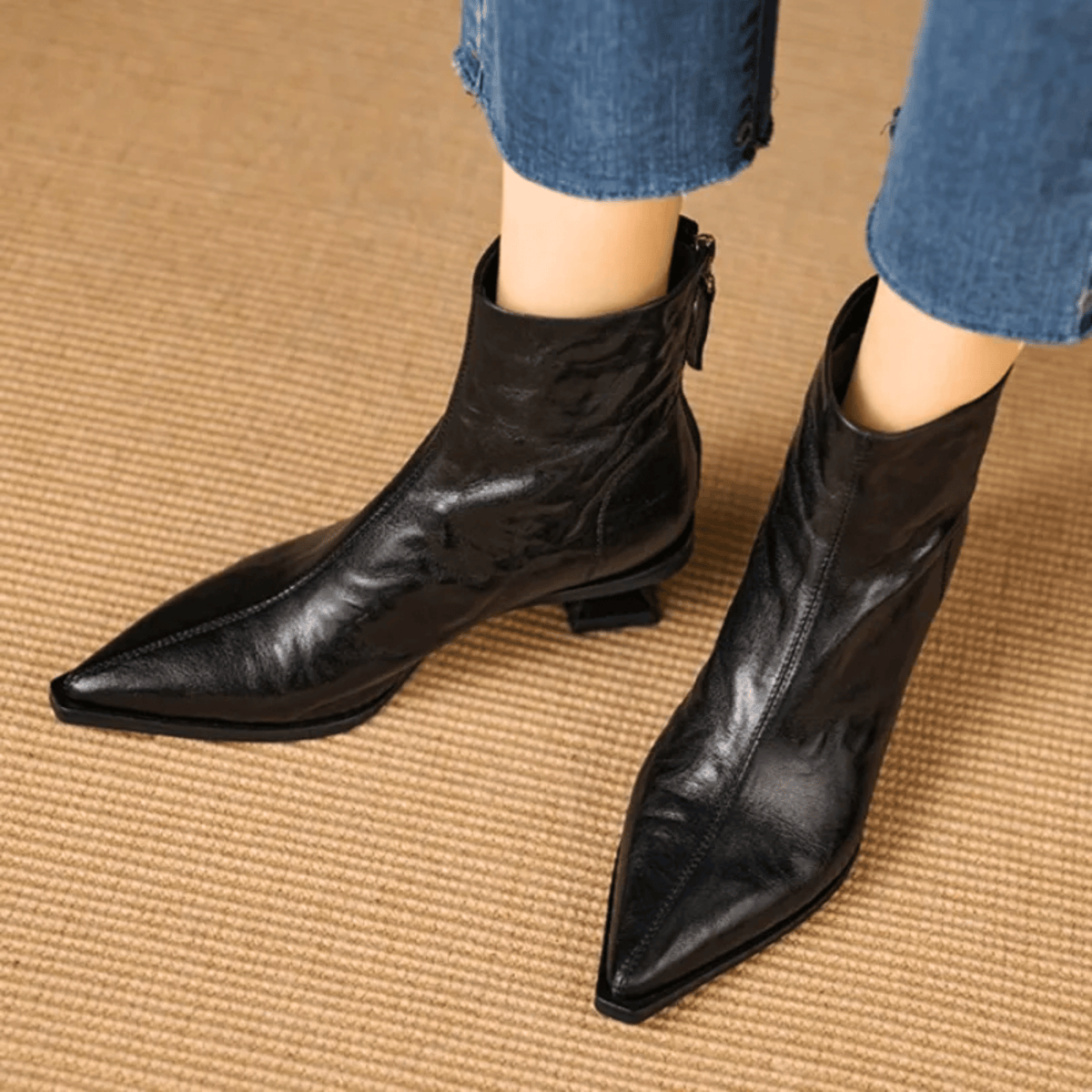 Bellora – Stivaletti minimal con tacco sagomato