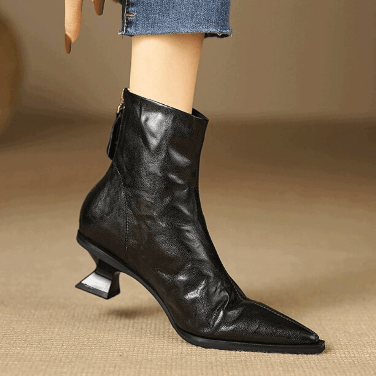 Bellora – Stivaletti minimal con tacco sagomato