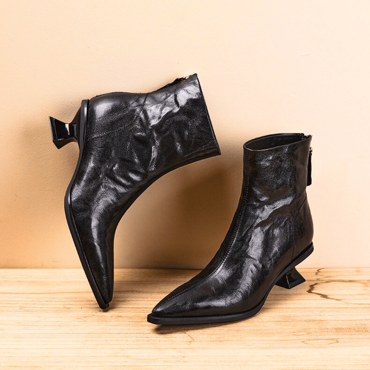 Bellora – Stivaletti minimal con tacco sagomato