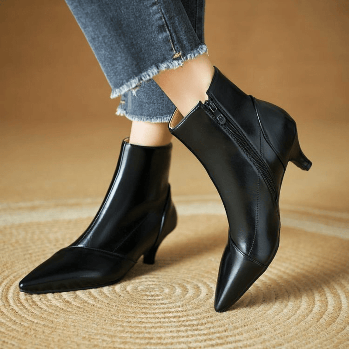 Velora – Stivaletti a punta con tacco kitten